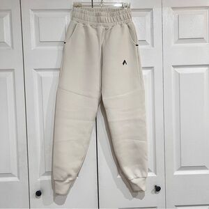 Women’s small alphalete joggers off white cream